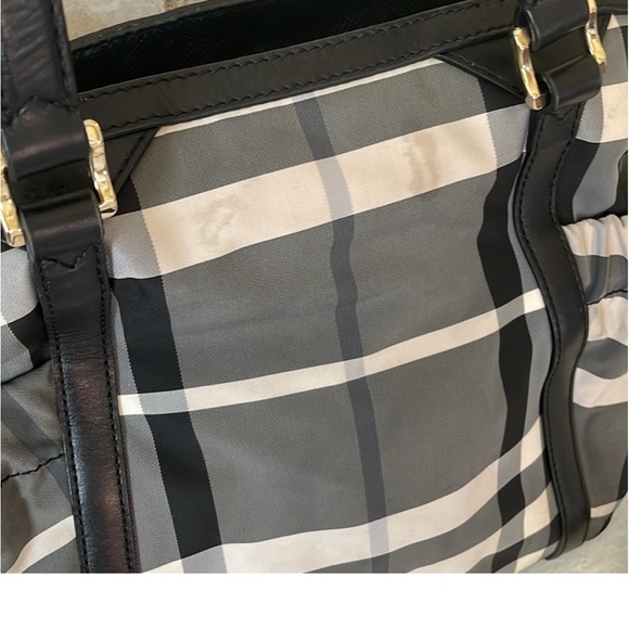 Burberry✨Luxury Nova Diaper or Tote Bag - Picture 11 of 16